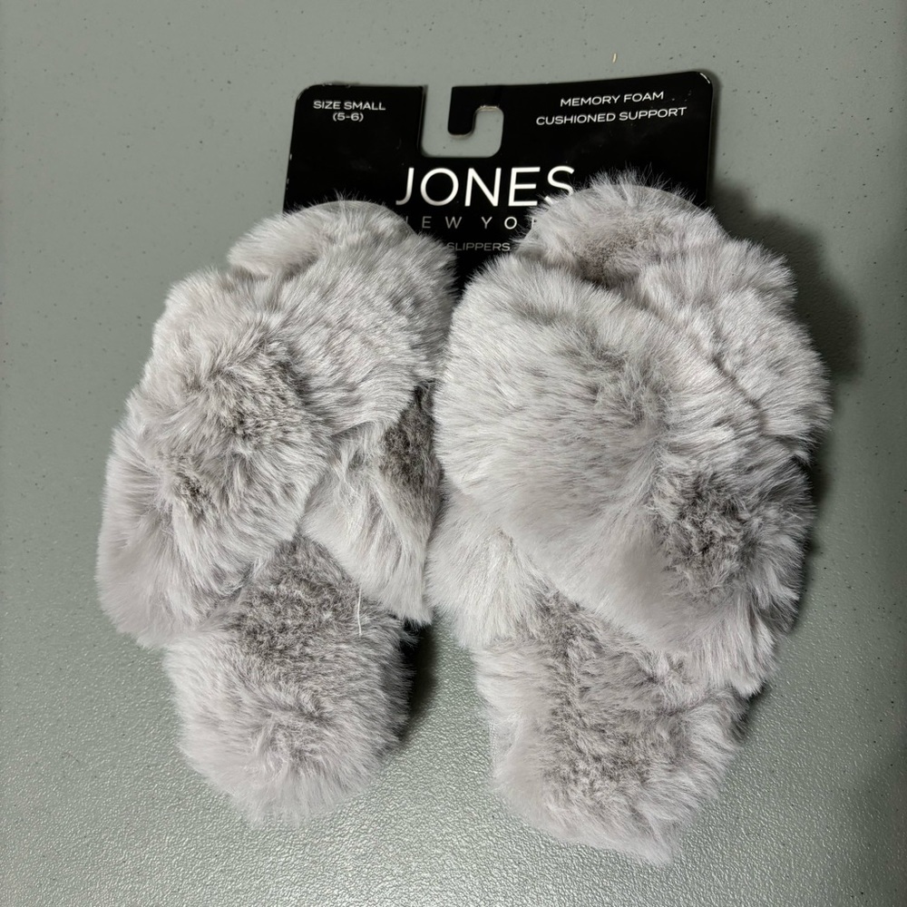 Jones New York Fuzzy Slippers House Shoes Women's Crossover Strap 5-6 Gray Small